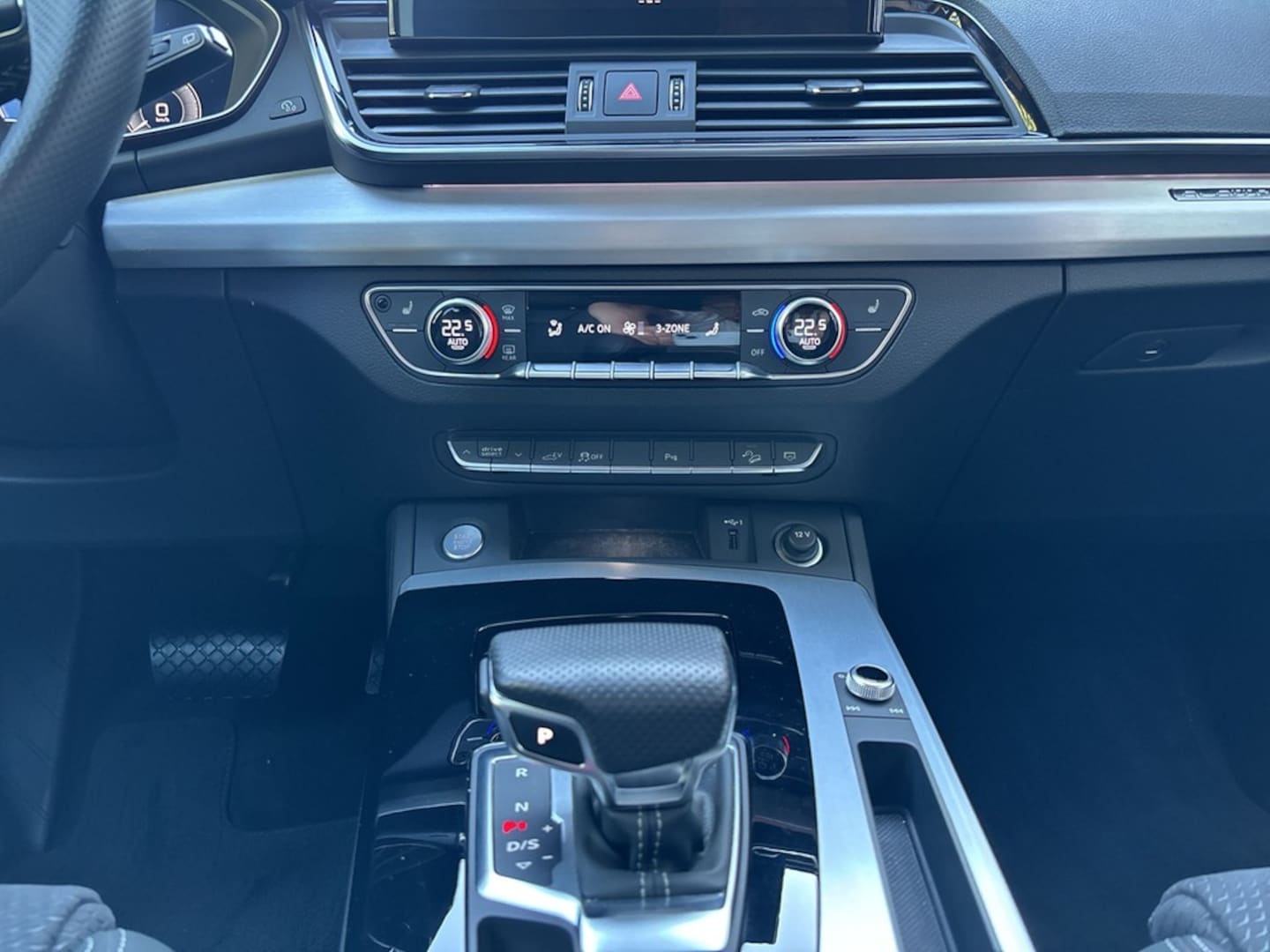 Bild über Audi Q5 TFSI e S line 55 TFSI e quattro S tronic - für weitere Informationen kontaktieren Sie den Audi Partner
