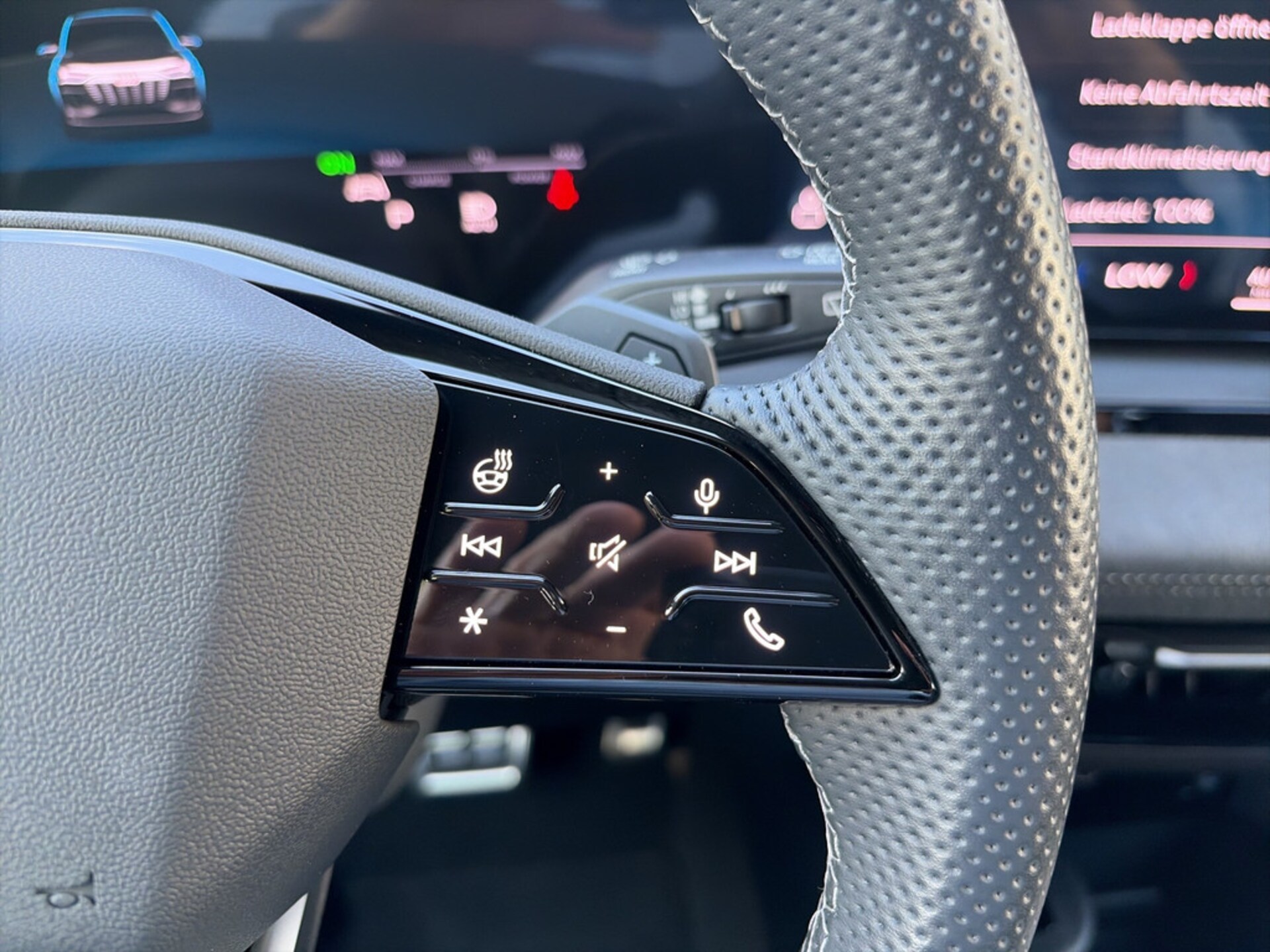 Audi SQ6 SUV e-tron