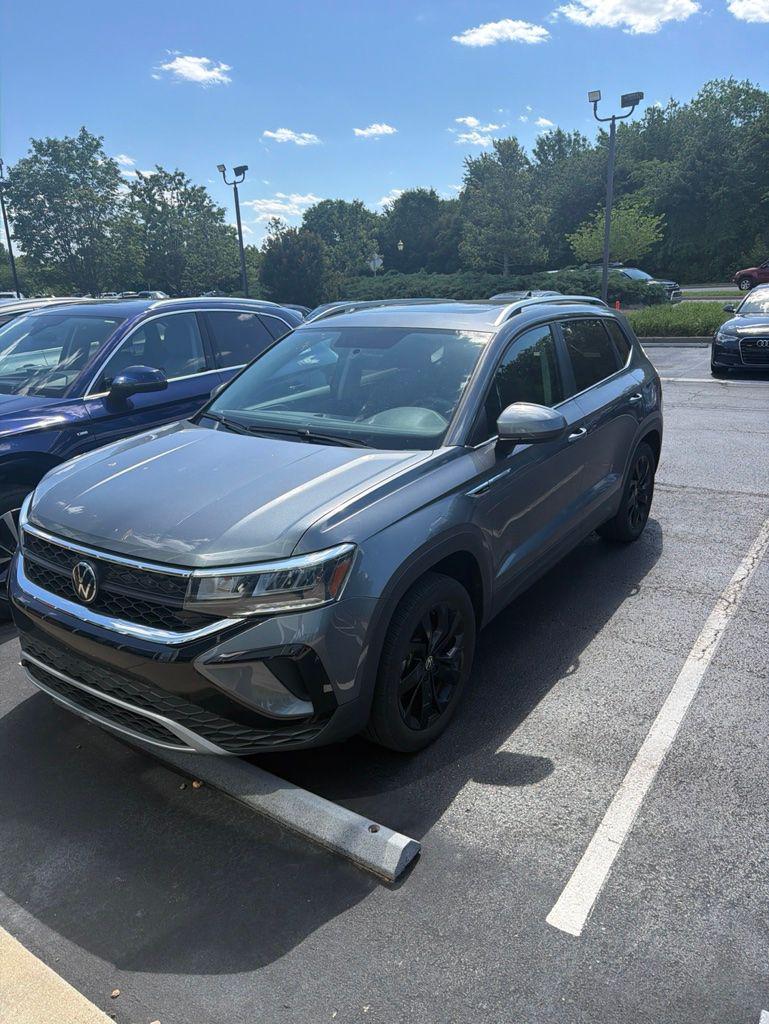 2022 Volkswagen Taos 1.5T SE 4Motion's photo