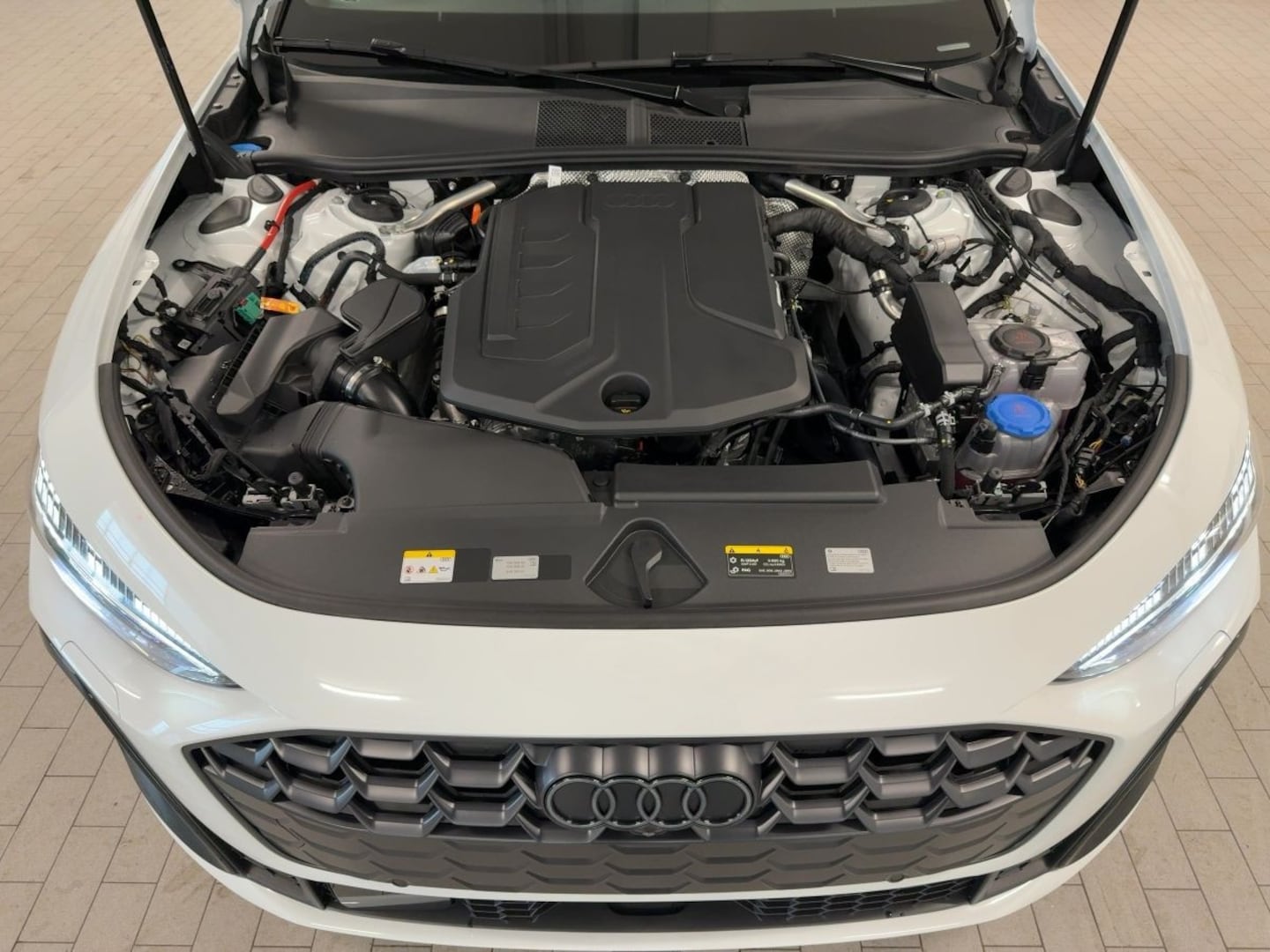 Bild über Audi A5 Avant e-hybrid e-hybrid quattro 270 kW S tronic - für weitere Informationen kontaktieren Sie den Audi Partner