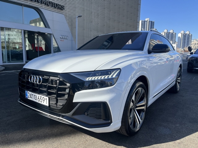 Audi Q8 55 TFSI quattro Premium 250 340 kW hp tiptronic 4