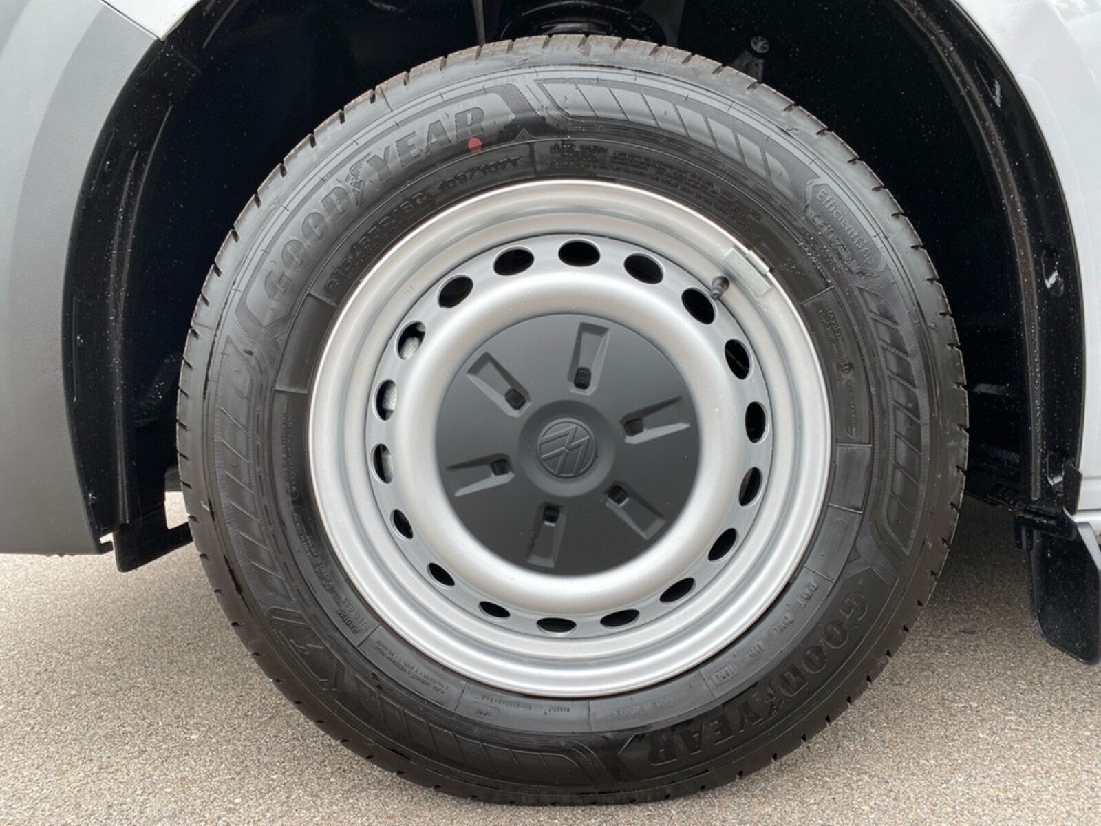 Volkswagen Transporter Kasten langer Radstand – Bild 2
