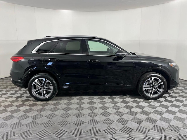 2025 Audi Q5 Premium - Photo 10