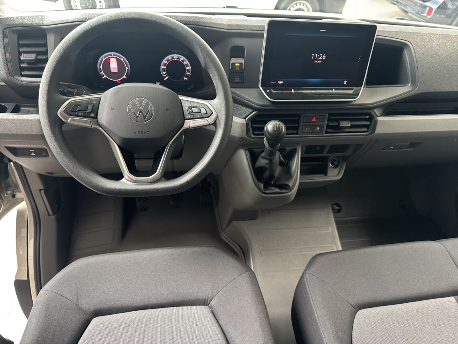 Volkswagen Crafter Kasten mittlerer Radstand – Bild 9