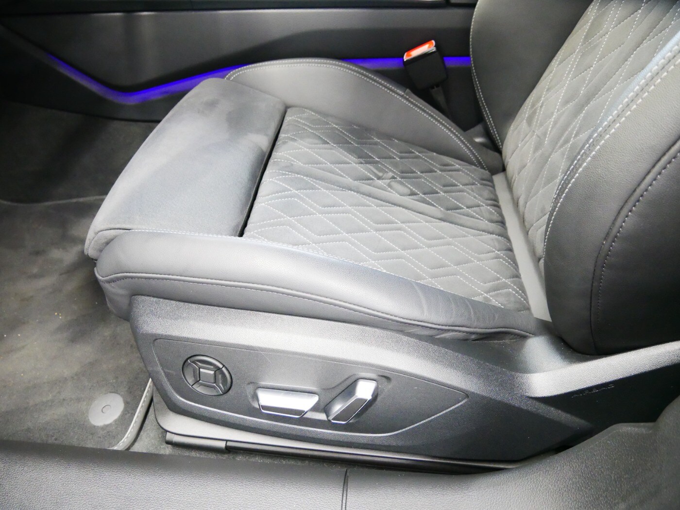 Image about Audi S6 Avant TDI quattro tiptronic