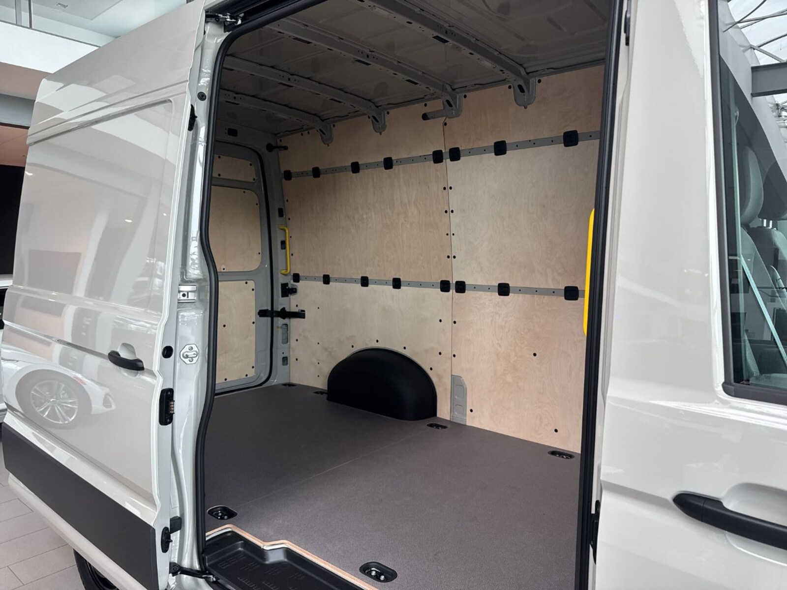 Volkswagen Crafter Kasten mittlerer Radstand – Bild 14