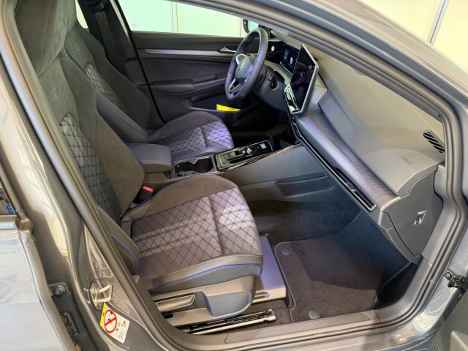 Volkswagen Golf R-Line