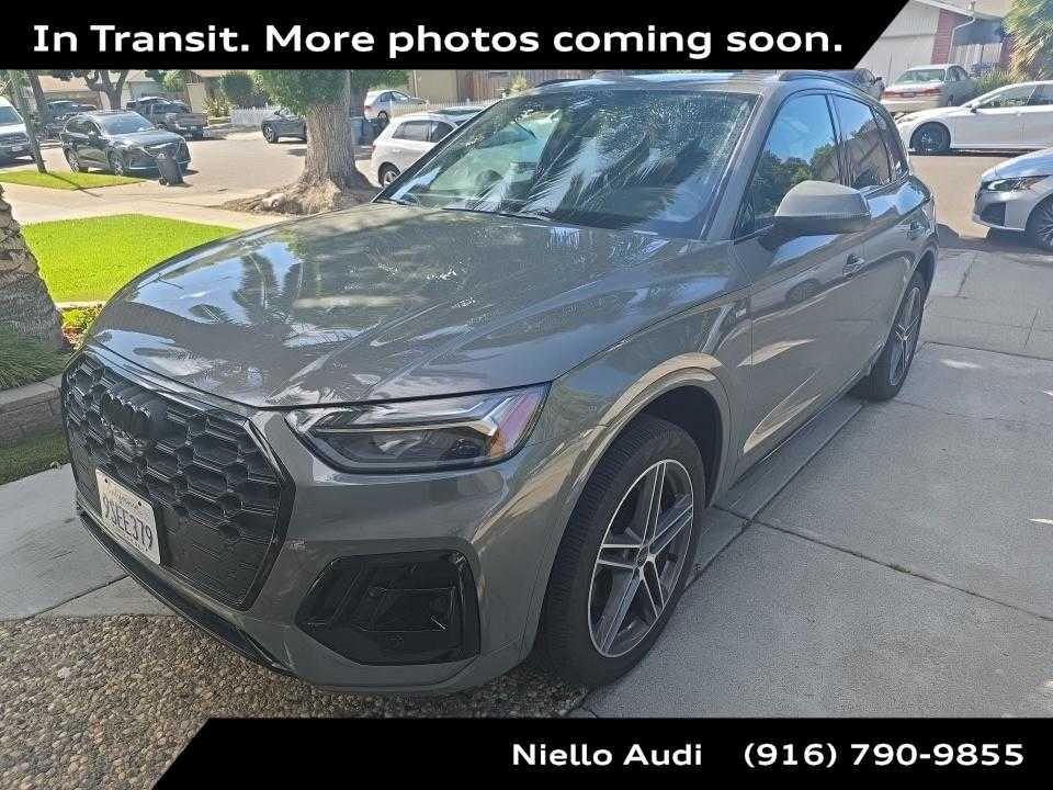 2025 Audi Q5 55 e Premium Plus's photo