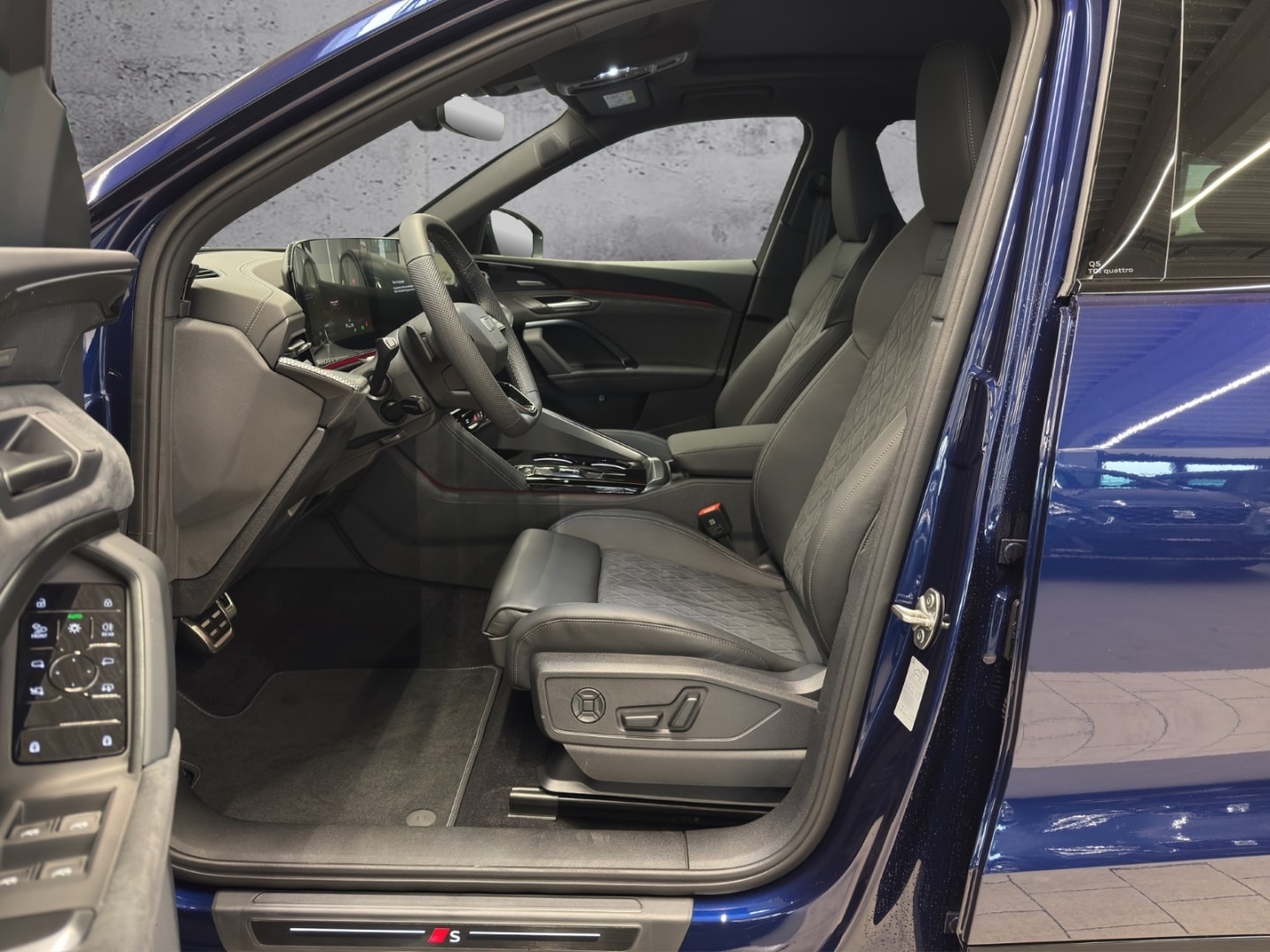 Bild über Audi Q5 SUV TDI quattro 150 kW S tronic - für weitere Informationen kontaktieren Sie den Audi Partner