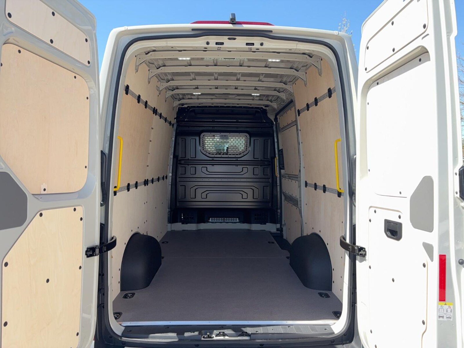 Volkswagen Crafter Kasten mittlerer Radstand – Bild 13