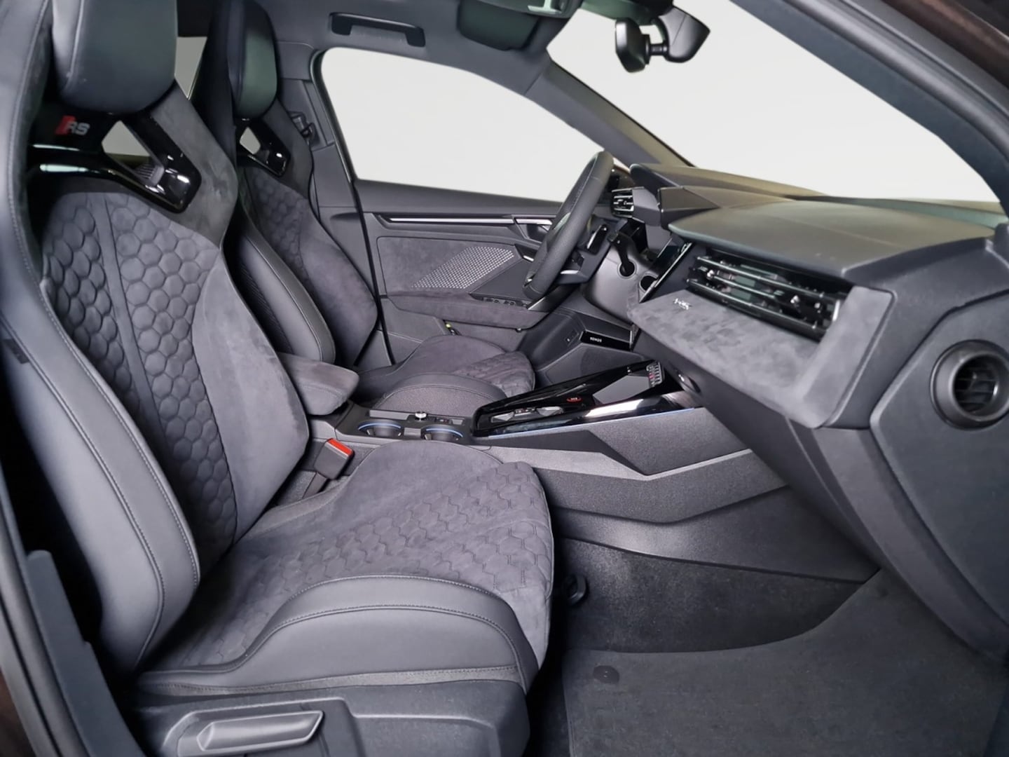 Bild über Audi RS 3 Limousine TFSI quattro S tronic - für weitere Informationen kontaktieren Sie den Audi Partner