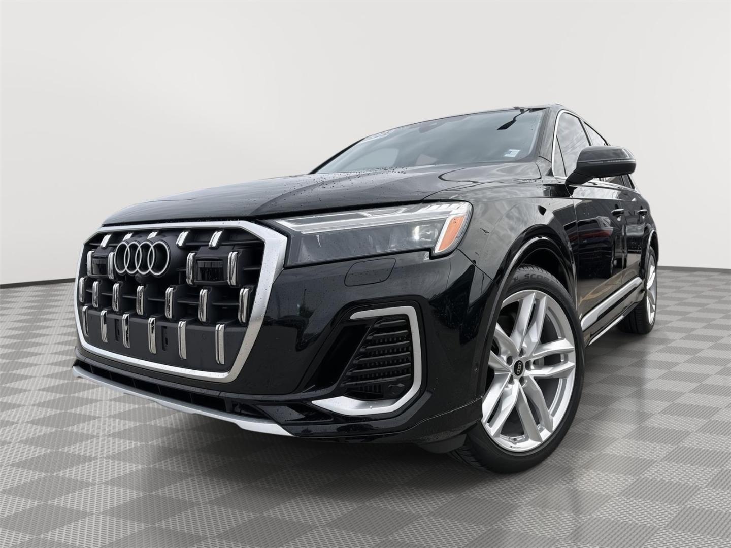 2025 Audi Q7 55 Premium Plus quattro Tiptronic's photo