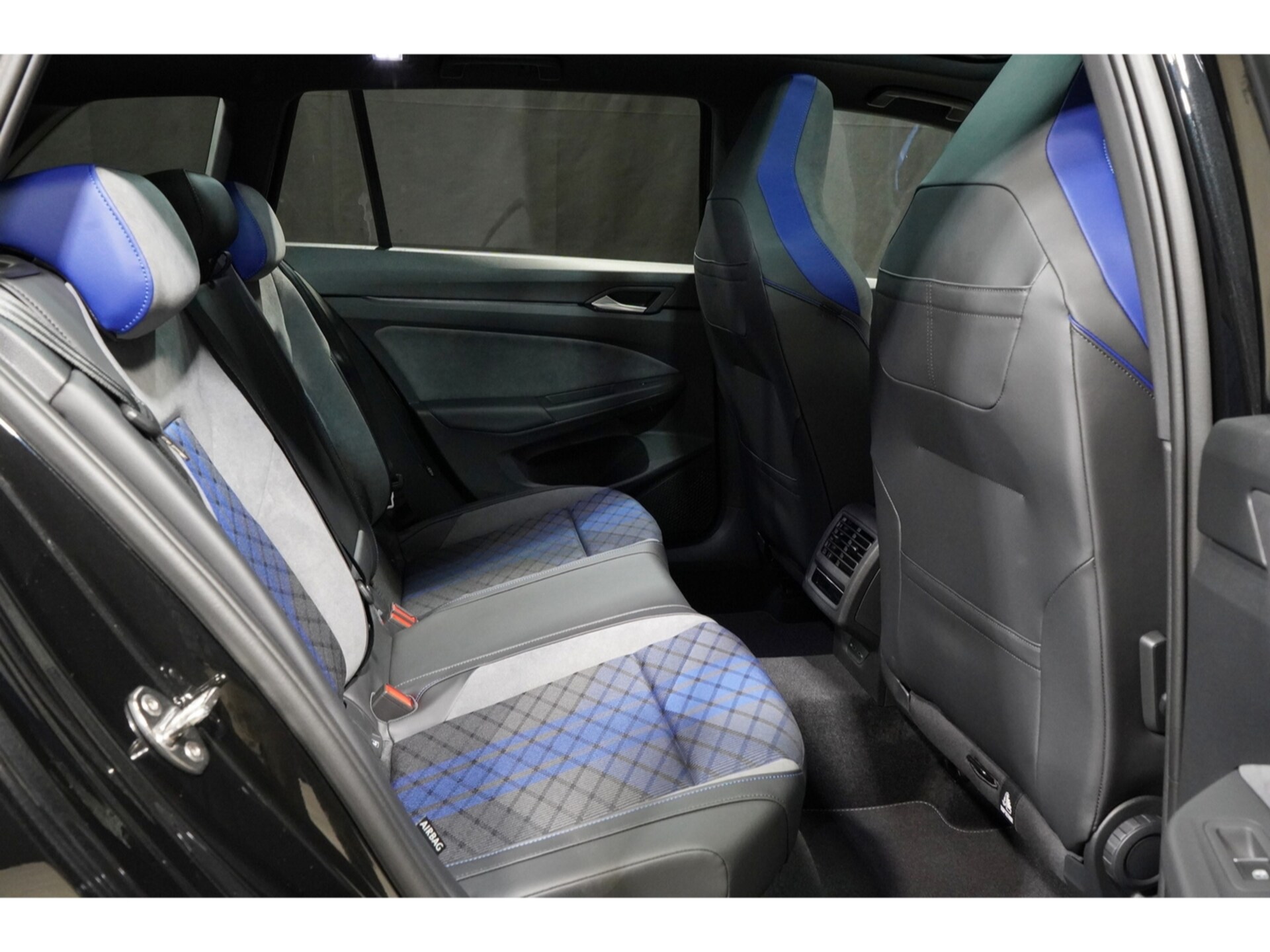 Volkswagen Golf Variant R