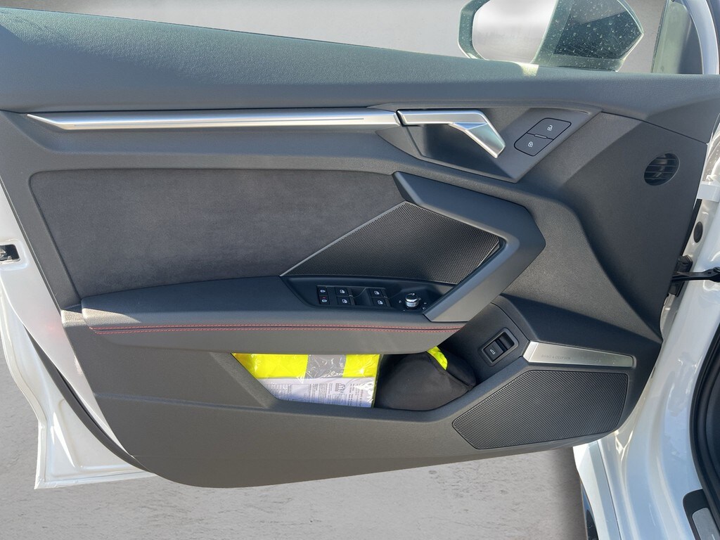 Image about Audi RS 3 Limousine TFSI quattro S tronic