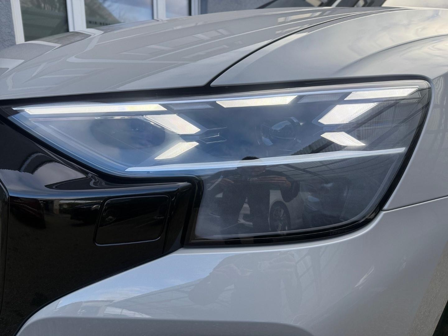 Bild über Audi SQ8 SUV TFSI quattro 373 kW tiptronic - für weitere Informationen kontaktieren Sie den Audi Partner