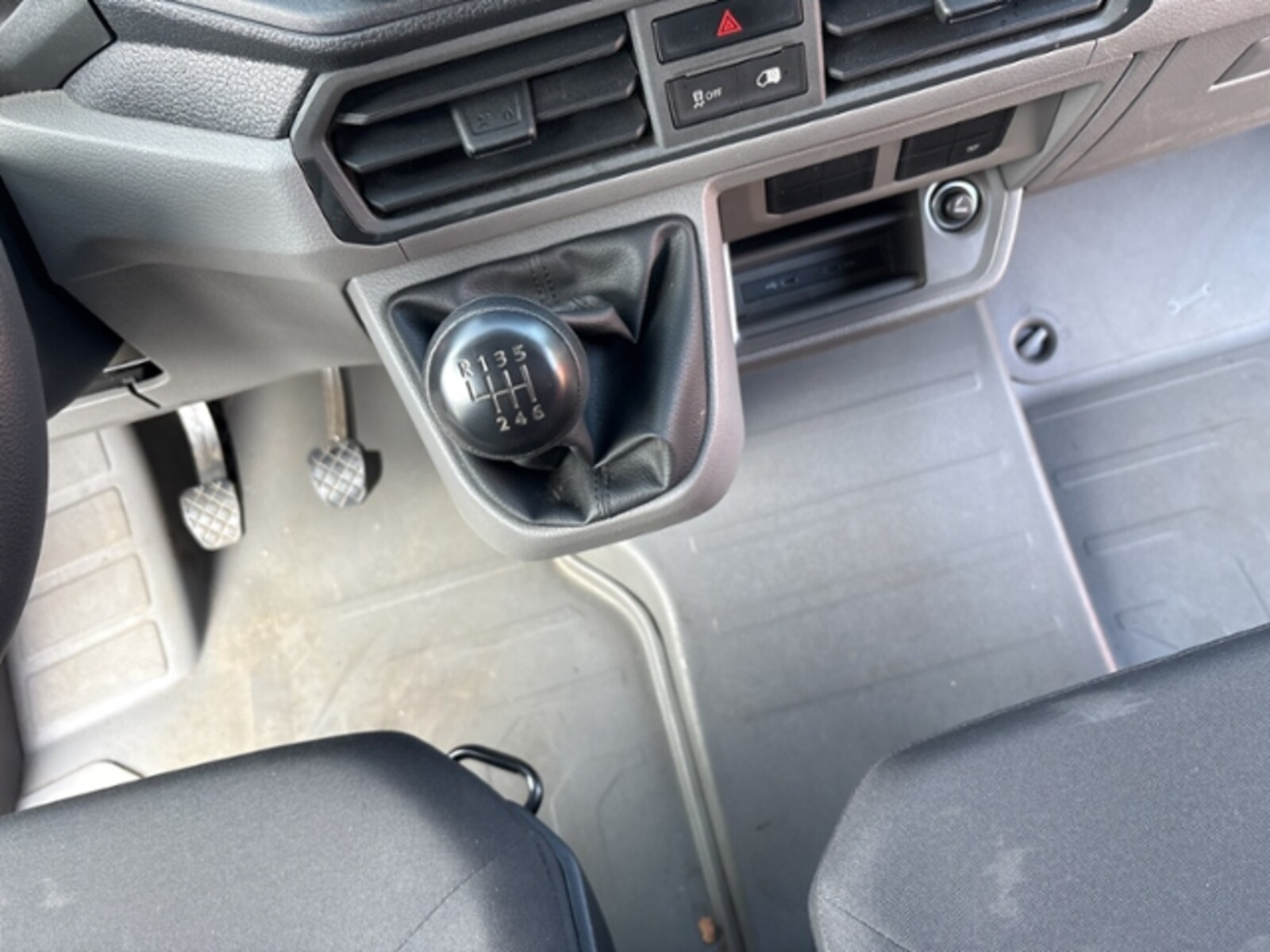 Volkswagen Crafter Kasten mittlerer Radstand – Bild 9