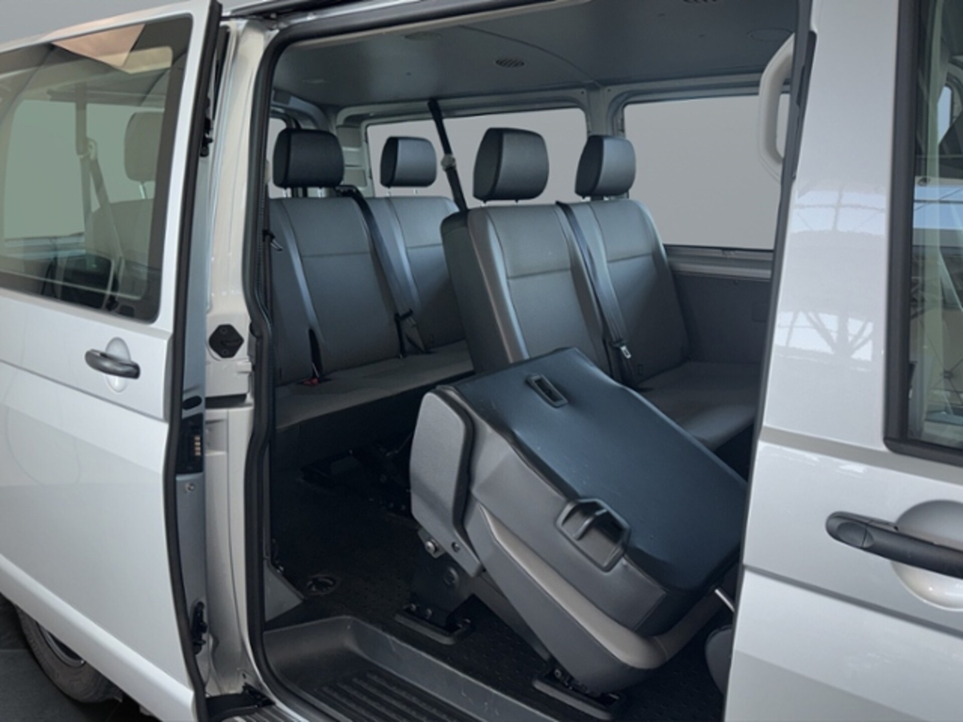 Volkswagen T6.1 Transporter Kombi langer Radstand