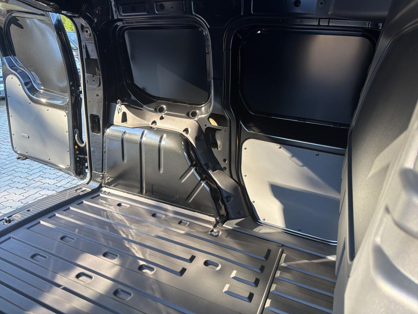 Volkswagen Caddy Cargo – Bild 8