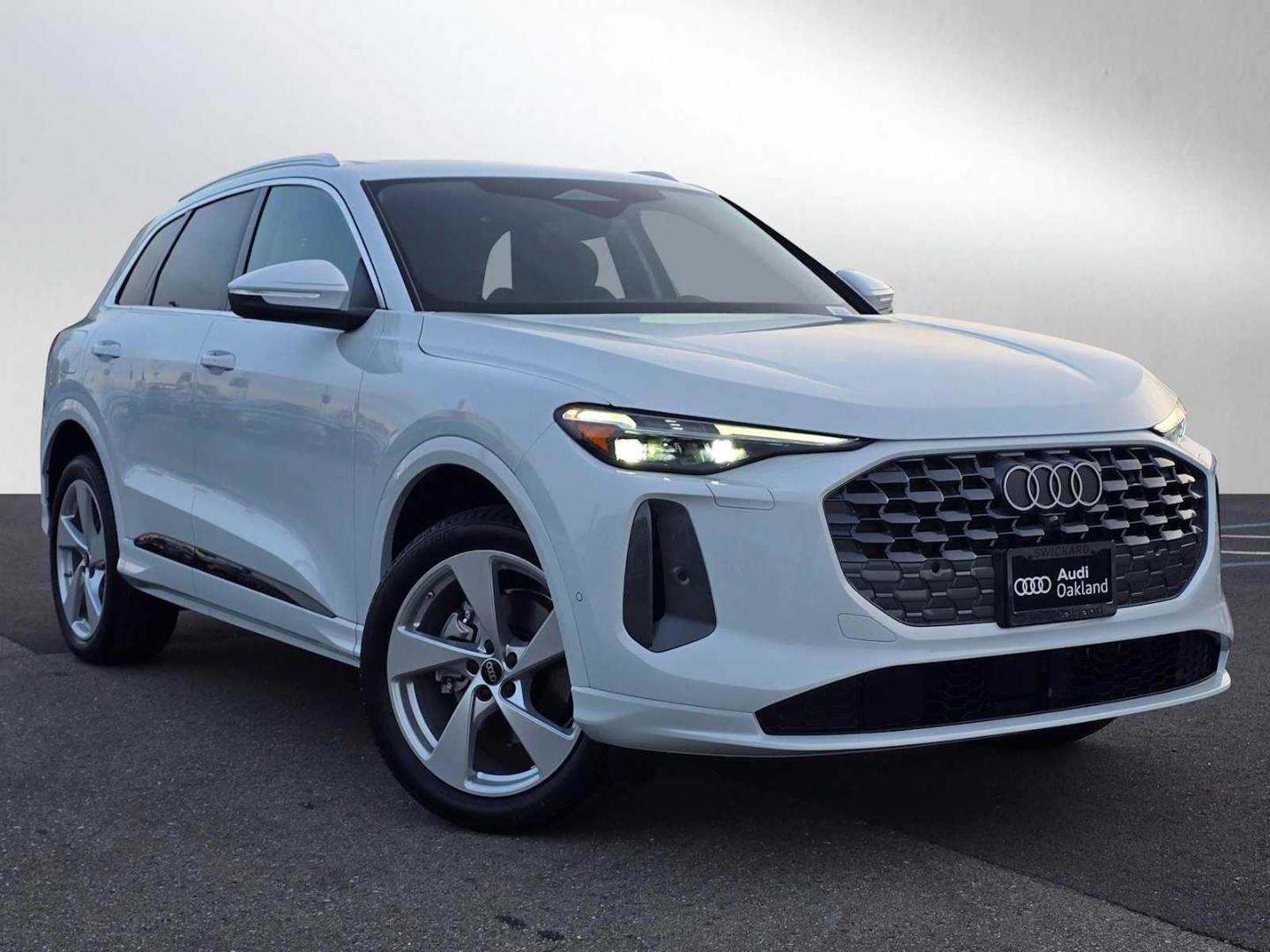 2025 Audi Q5 40 Premium Plus's photo