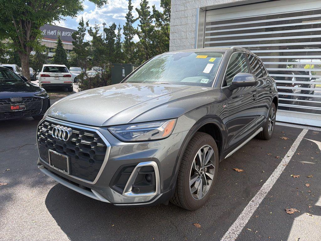 2023 Audi Q5 45 Premium Plus's photo