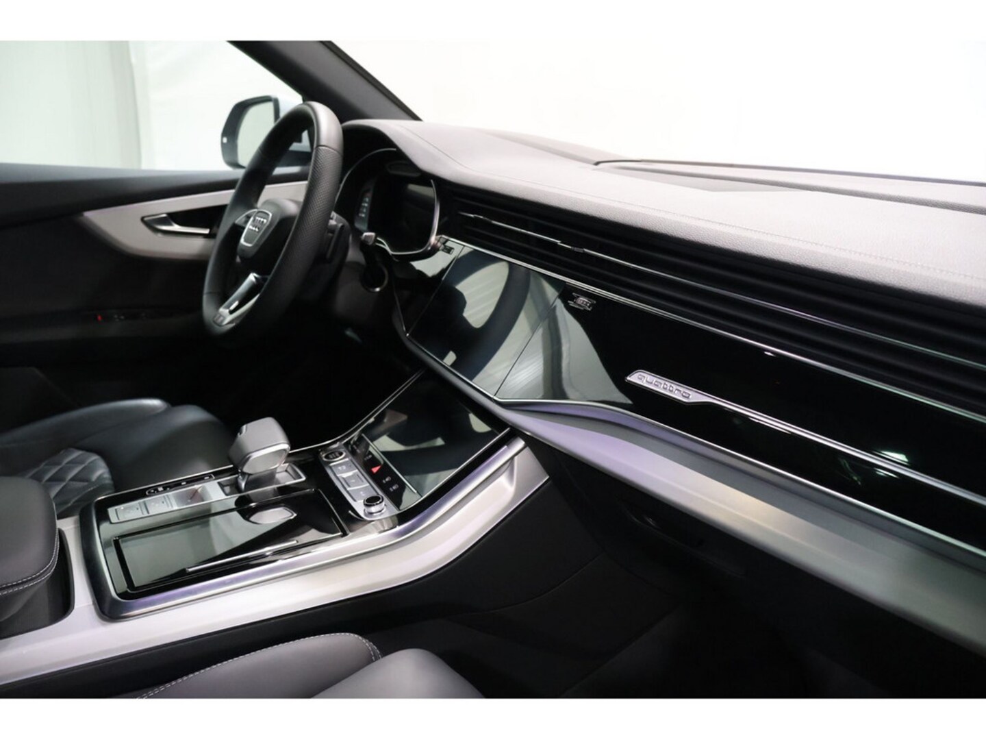Bild über Audi Q8 SUV 50 TDI quattro tiptronic - für weitere Informationen kontaktieren Sie den Audi Partner