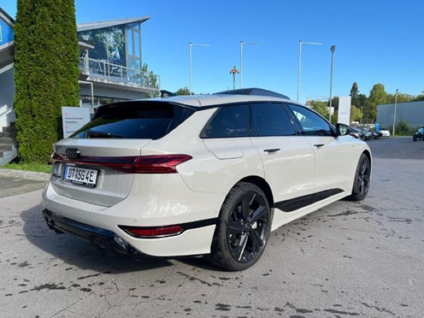 Bild über Audi A6 Avant e-tron S line business e-tron performance 270 kW - für weitere Informationen kontaktieren Sie den Audi Partner