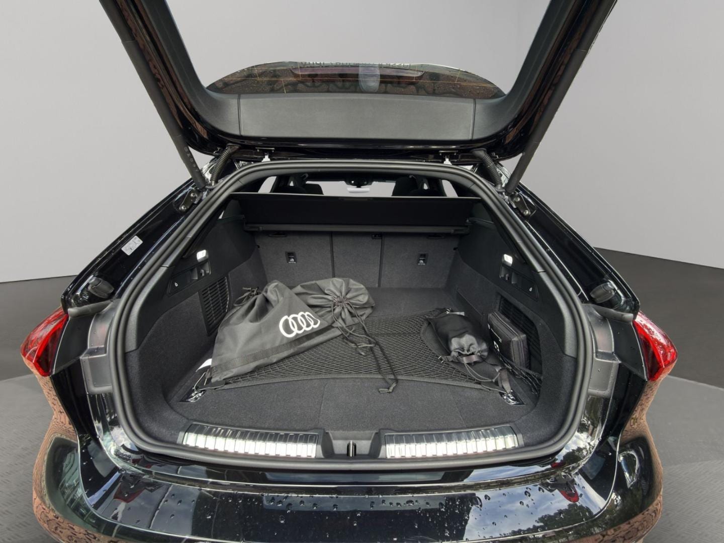 Bild über Audi A5 Avant e-hybrid e-hybrid quattro 270 kW S tronic - für weitere Informationen kontaktieren Sie den Audi Partner