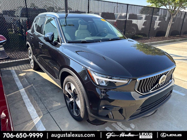 Photo of 2023 Volvo XC40 