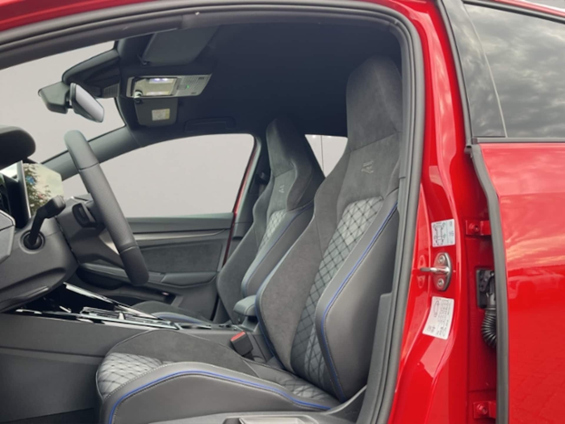 Volkswagen Golf R-Line