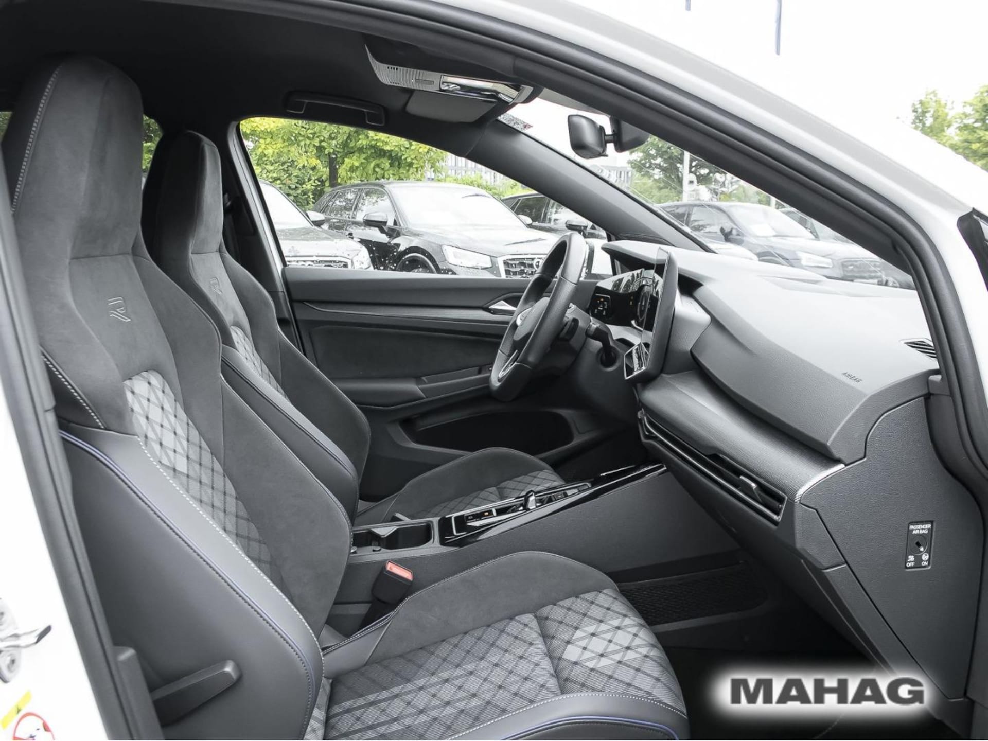 Volkswagen Golf R-Line