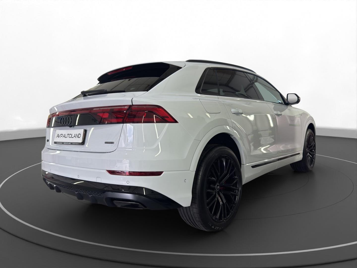 Bild über Audi Q8 SUV TFSI e S line business TFSI e quattro 290 kW tiptronic - für weitere Informationen kontaktieren Sie den Audi Partner
