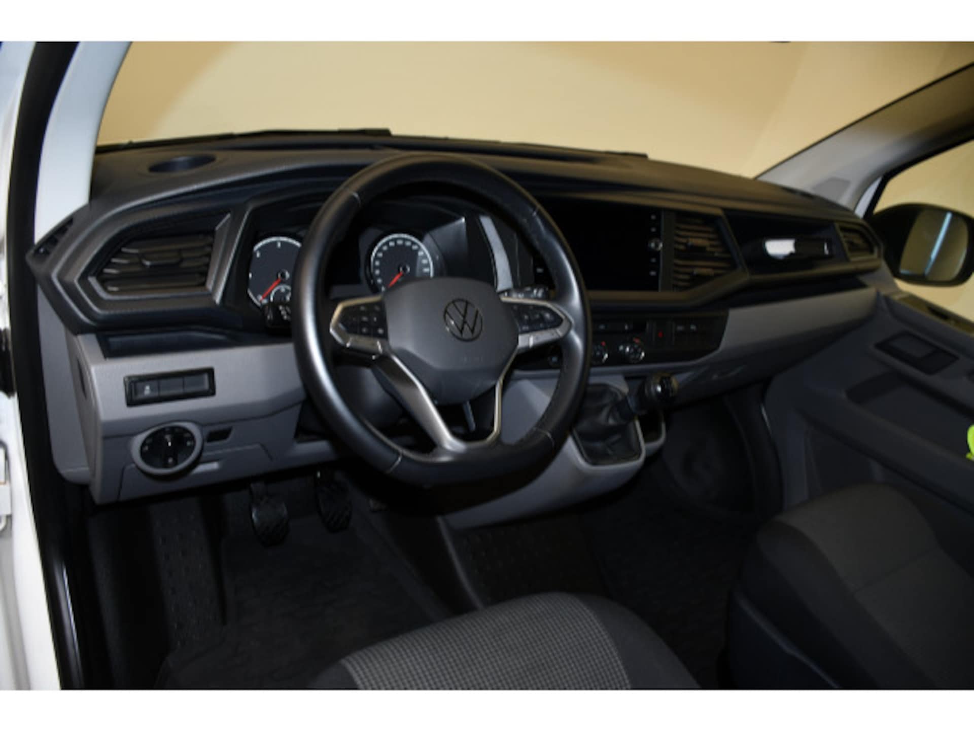 Volkswagen T6.1 Transporter Kasten langer Radstand