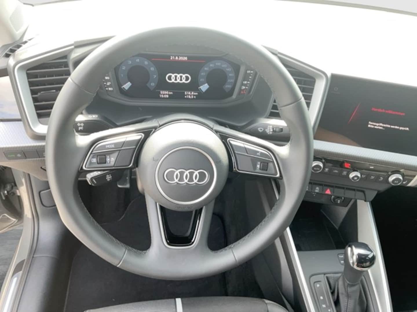 Bild über Audi A1 Sportback S line 25 TFSI S tronic - für weitere Informationen kontaktieren Sie den Audi Partner