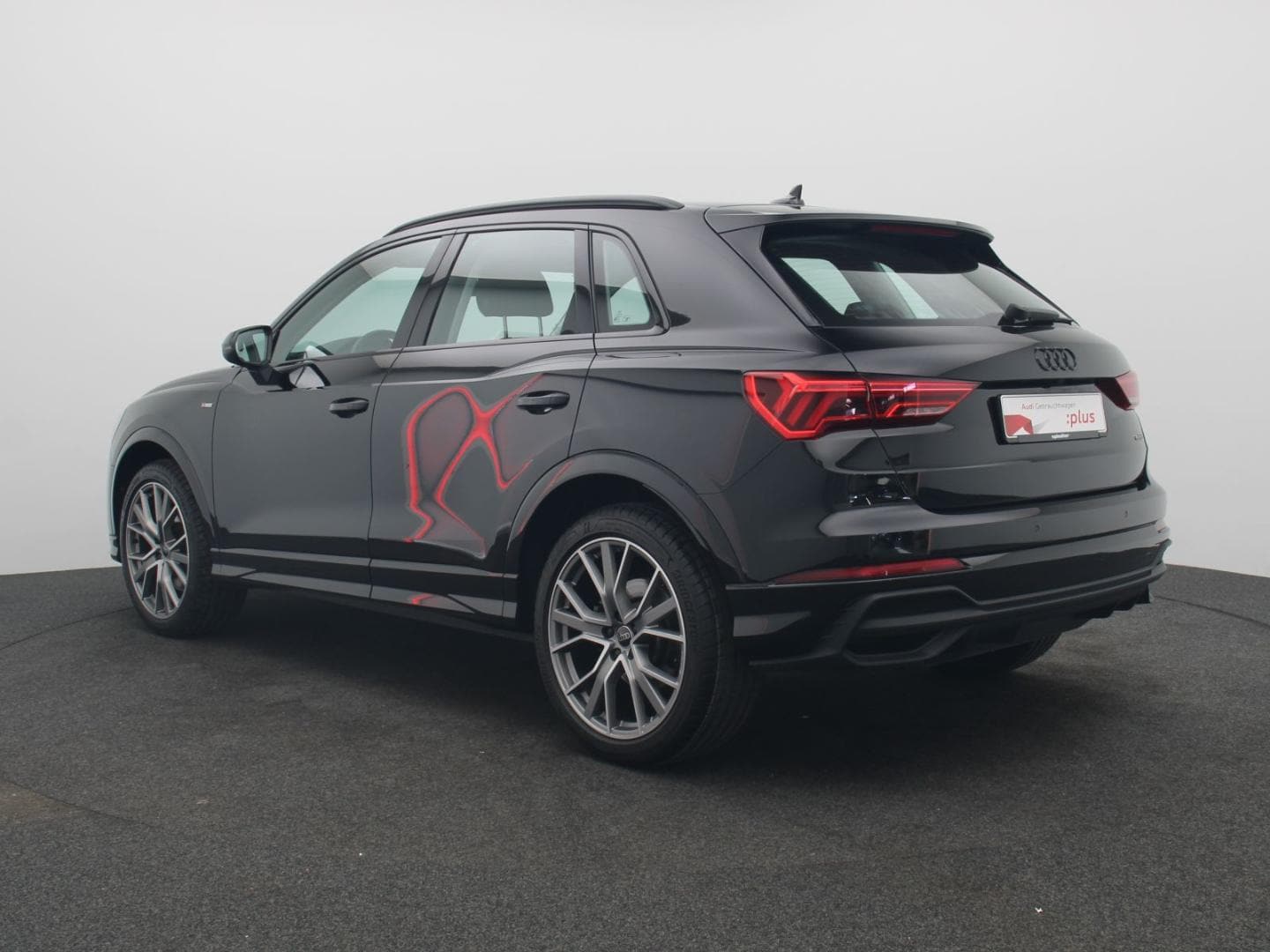 Bild über Audi Q3 S line 40 TFSI quattro S tronic - für weitere Informationen kontaktieren Sie den Audi Partner