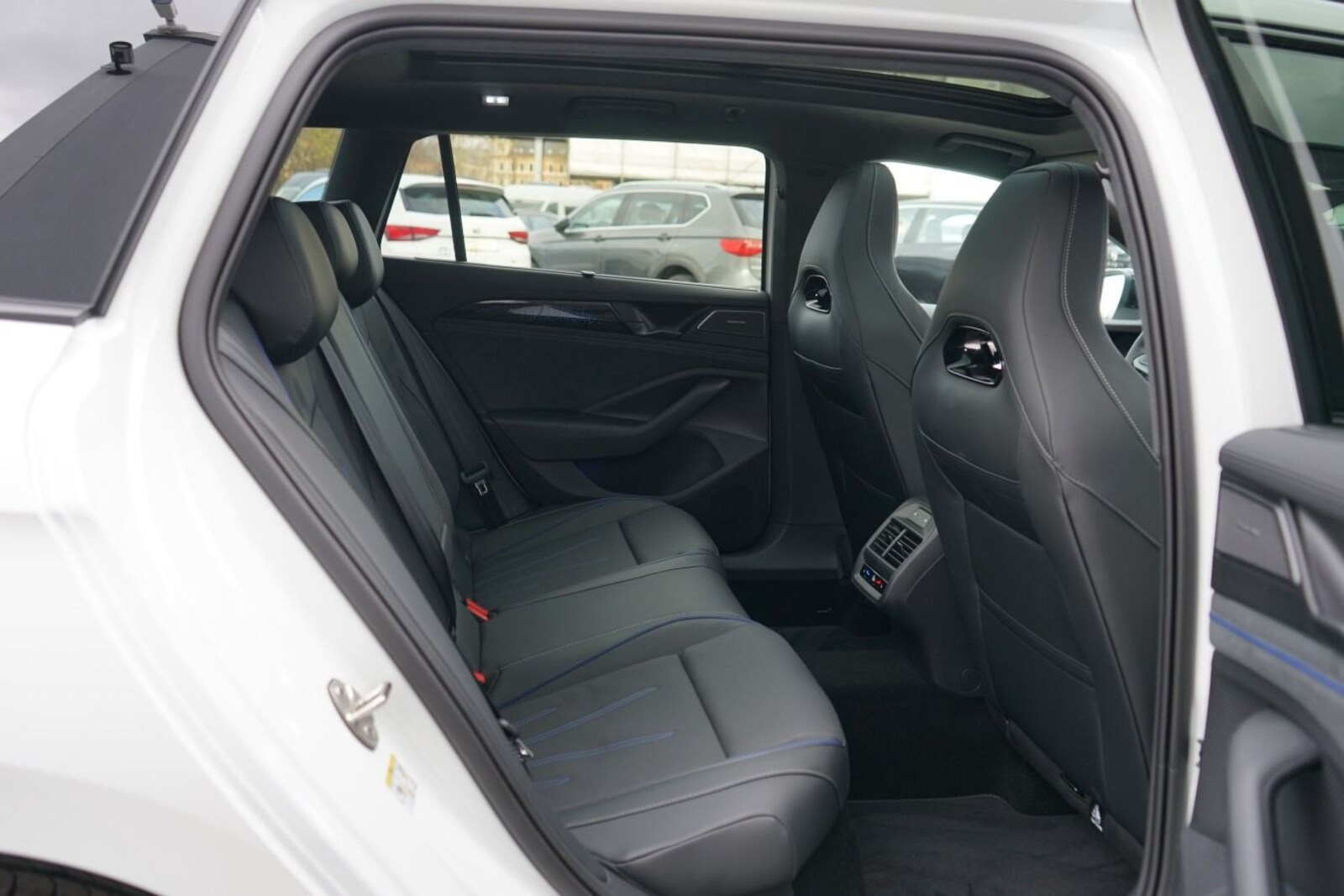 Volkswagen Passat – Bild 10