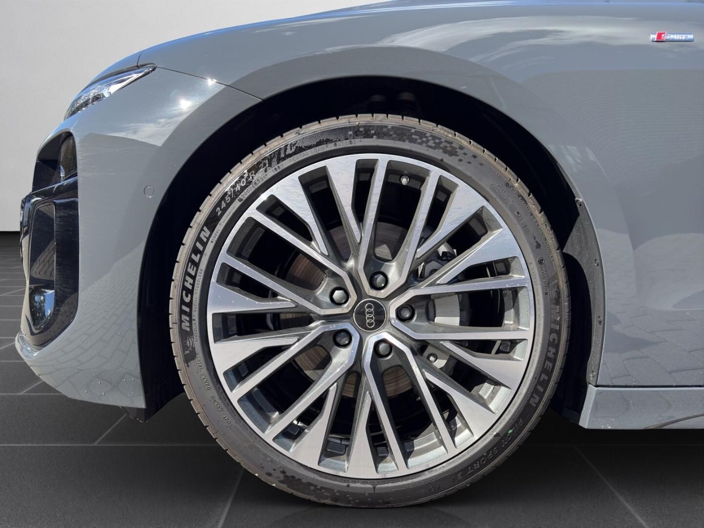Bild über Audi A6 Avant e-tron S line business e-tron quattro 315 kW - für weitere Informationen kontaktieren Sie den Audi Partner