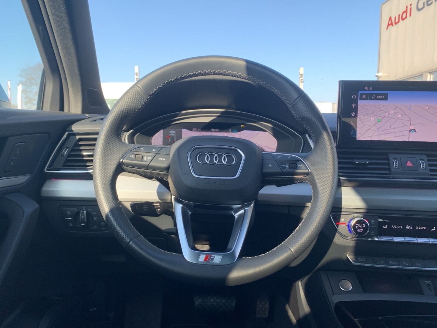 Bild über Audi Q5 Sportback TFSI e S line business 55 TFSI e quattro S tronic - für weitere Informationen kontaktieren Sie den Audi Partner