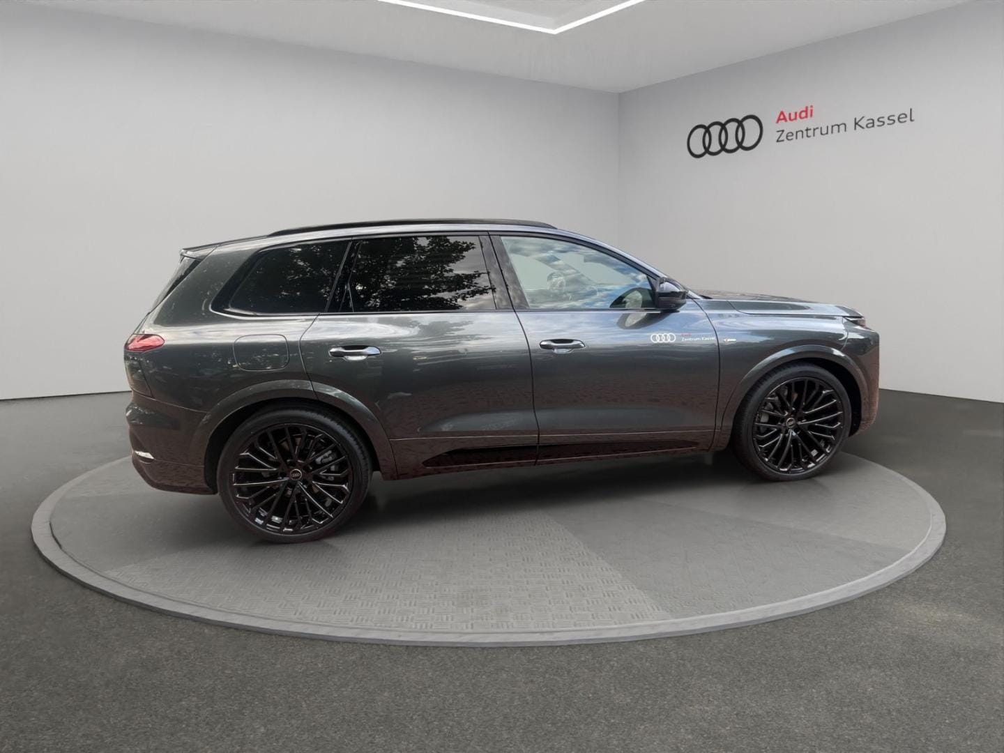 Bild über Audi Q7 SUV TDI quattro 220 kW tiptronic - für weitere Informationen kontaktieren Sie den Audi Partner