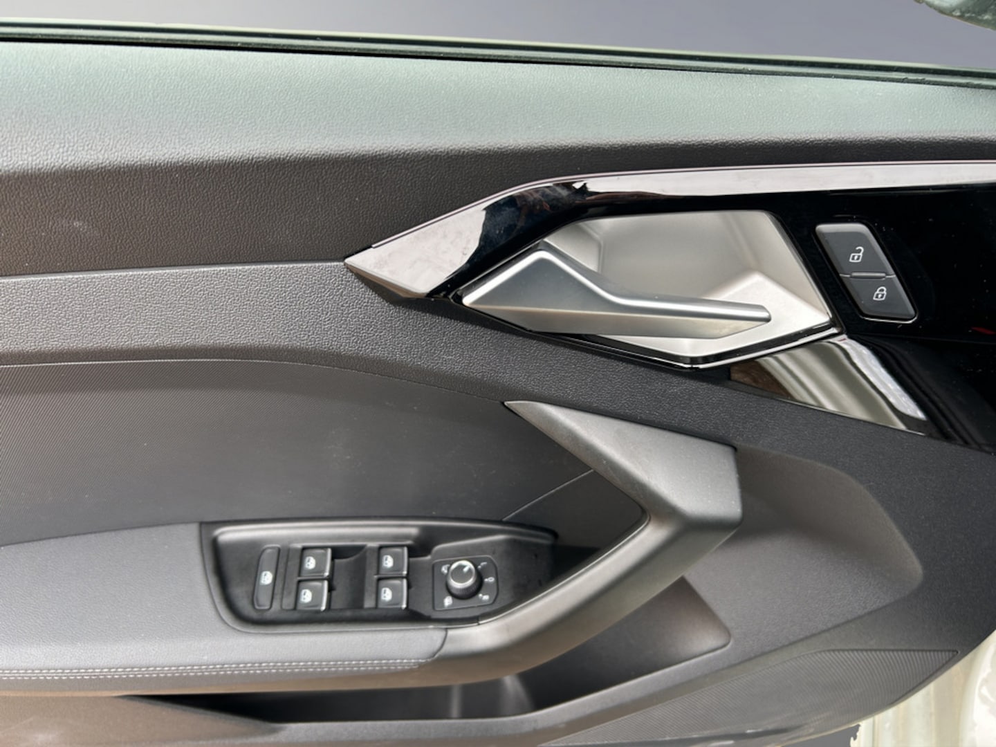 Bild über Audi A1 Sportback S line 30 TFSI Schaltgetriebe - für weitere Informationen kontaktieren Sie den Audi Partner