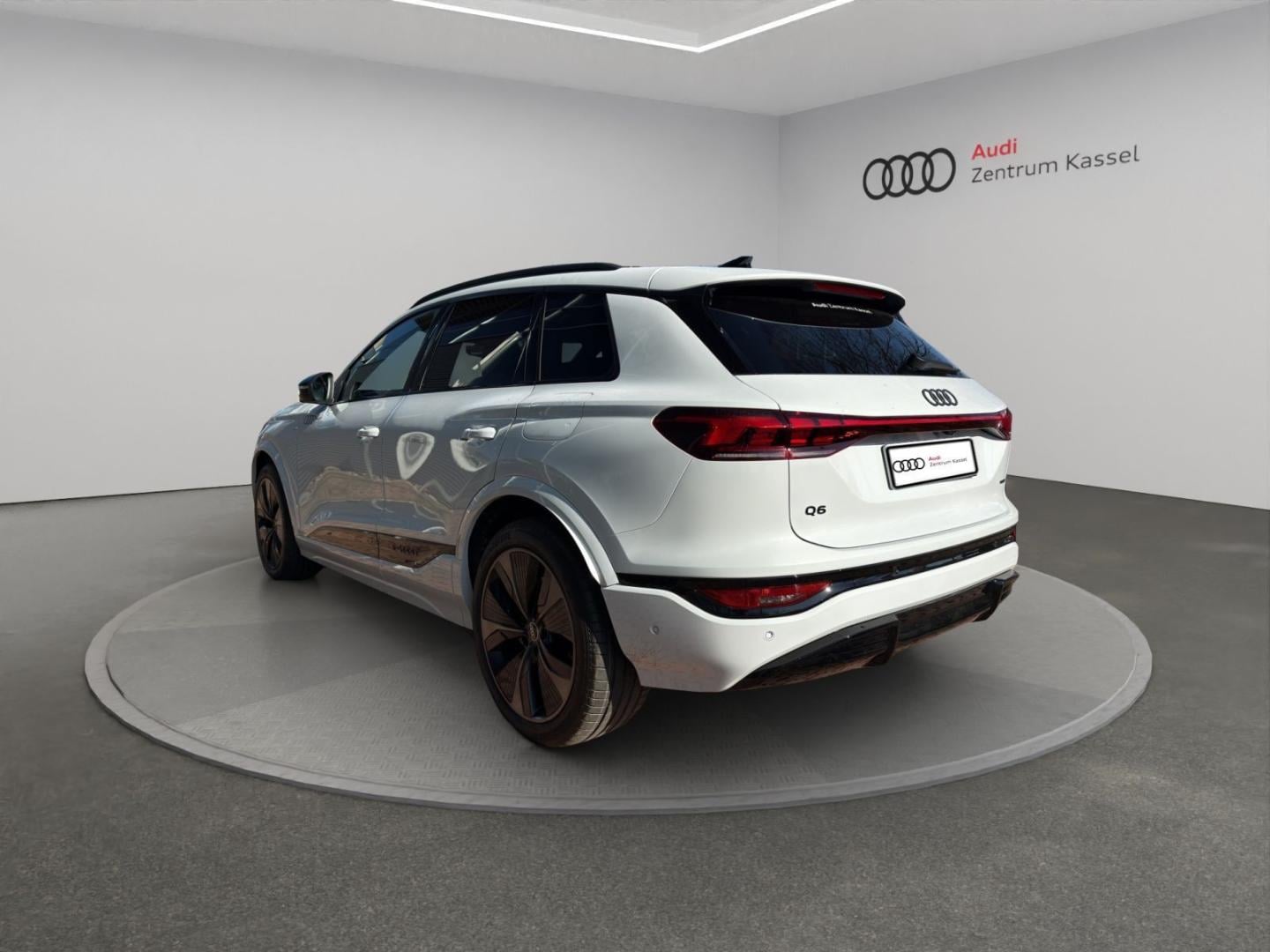 Bild über Audi Q6 SUV e-tron e-tron quattro - für weitere Informationen kontaktieren Sie den Audi Partner