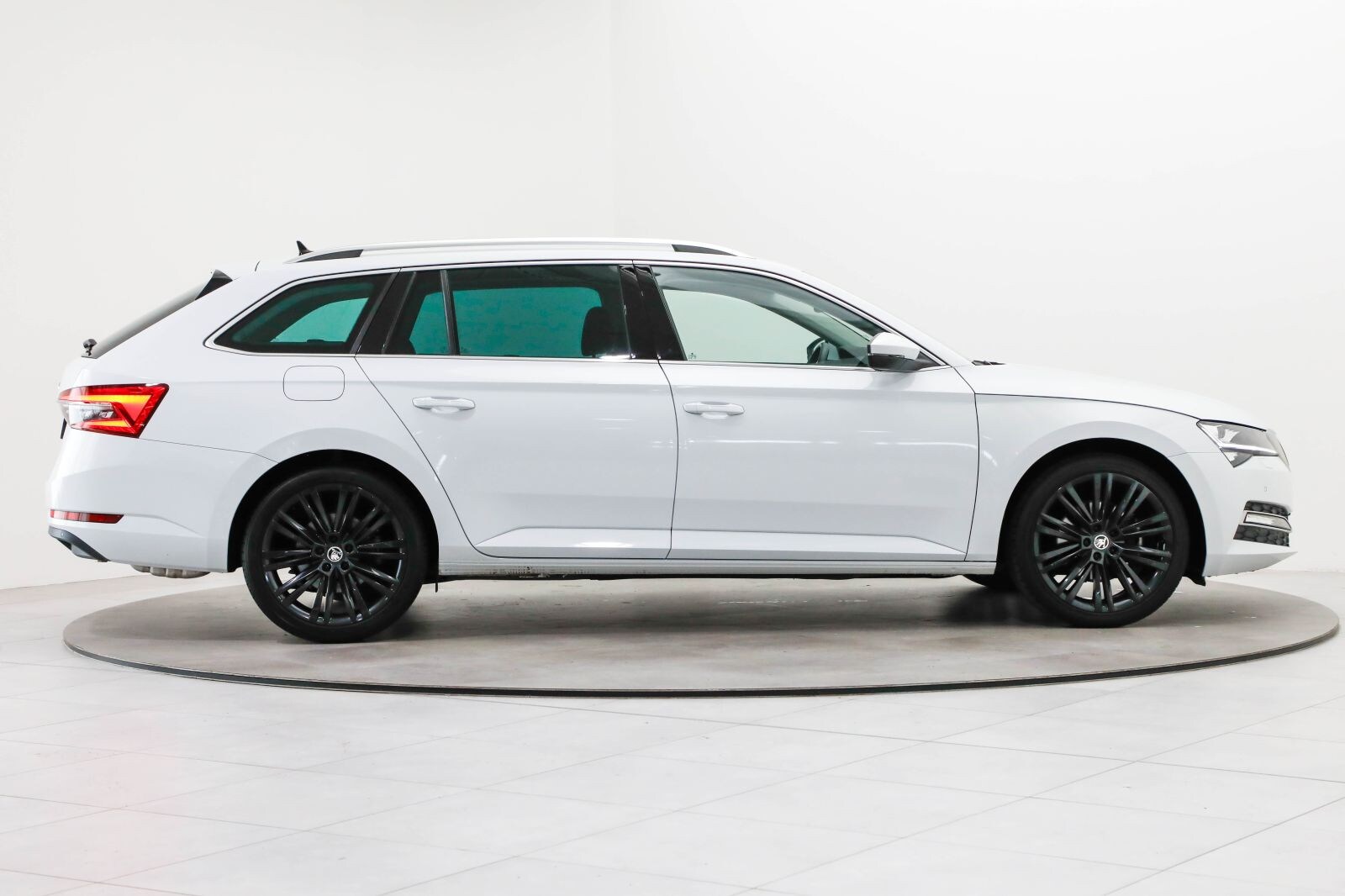 Škoda Superb Combi – Bild 9
