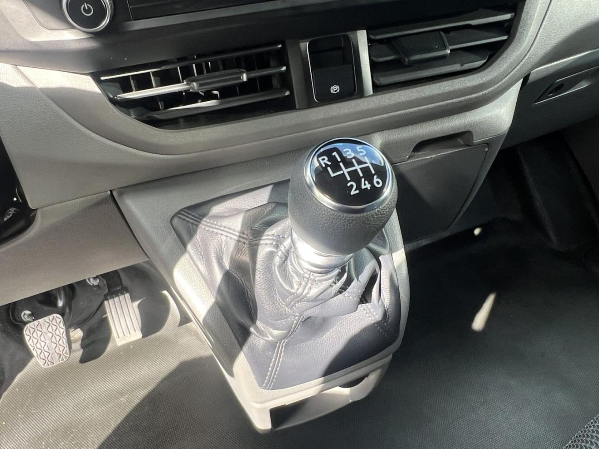 Volkswagen Transporter Kasten langer Radstand