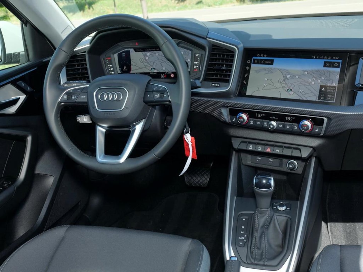 Bild über Audi A1 Sportback S line 30 TFSI S tronic - für weitere Informationen kontaktieren Sie den Audi Partner