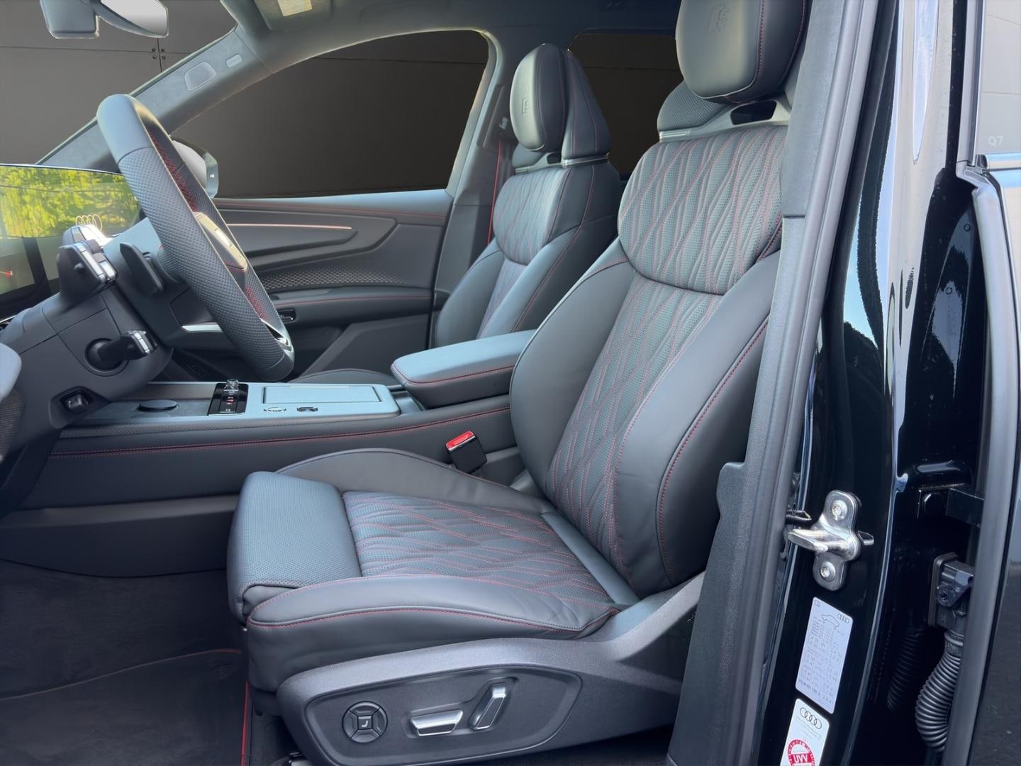 Bild über Audi Q7 SUV TDI quattro 220 kW tiptronic - für weitere Informationen kontaktieren Sie den Audi Partner