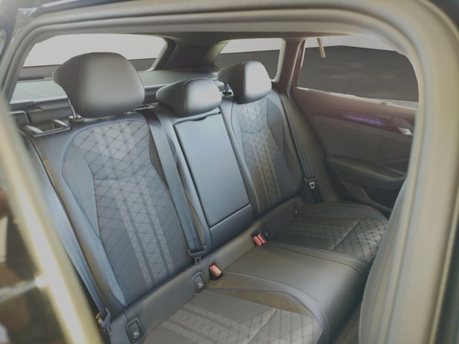 Volkswagen Passat – Bild 12