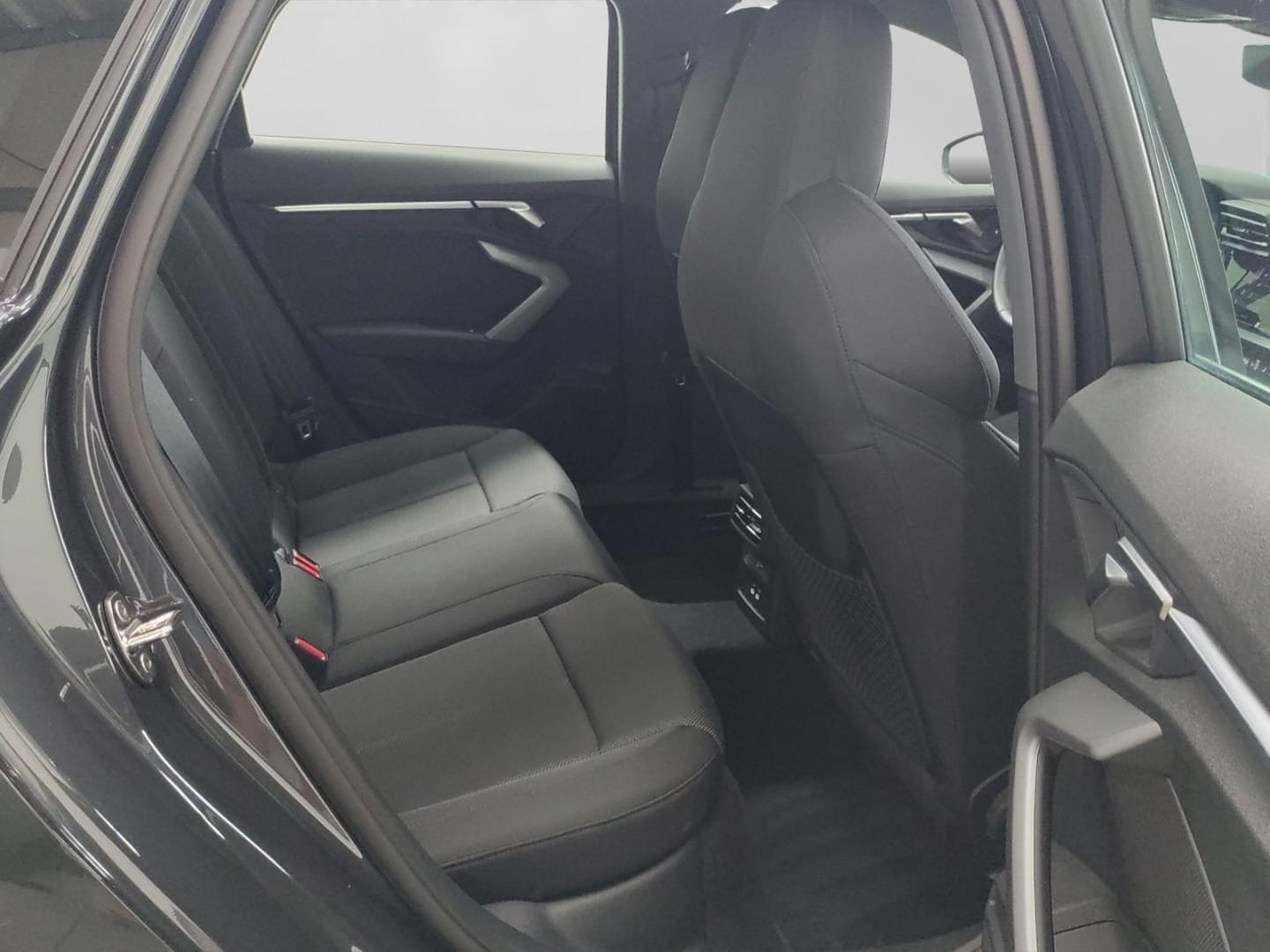 Bild über Audi A3 Sportback 35 TDI S tronic - für weitere Informationen kontaktieren Sie den Audi Partner