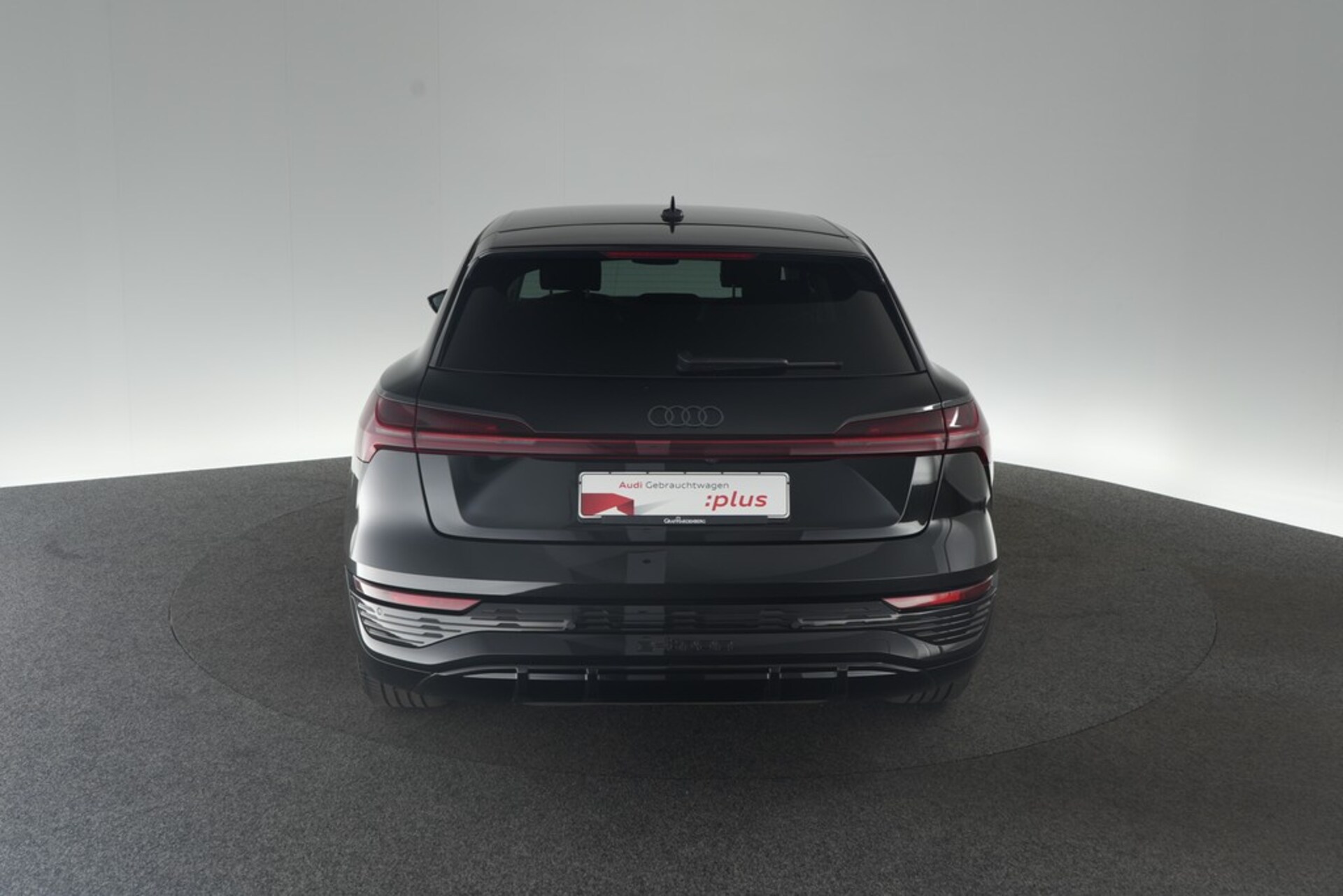 Audi Q8 e-tron S line
