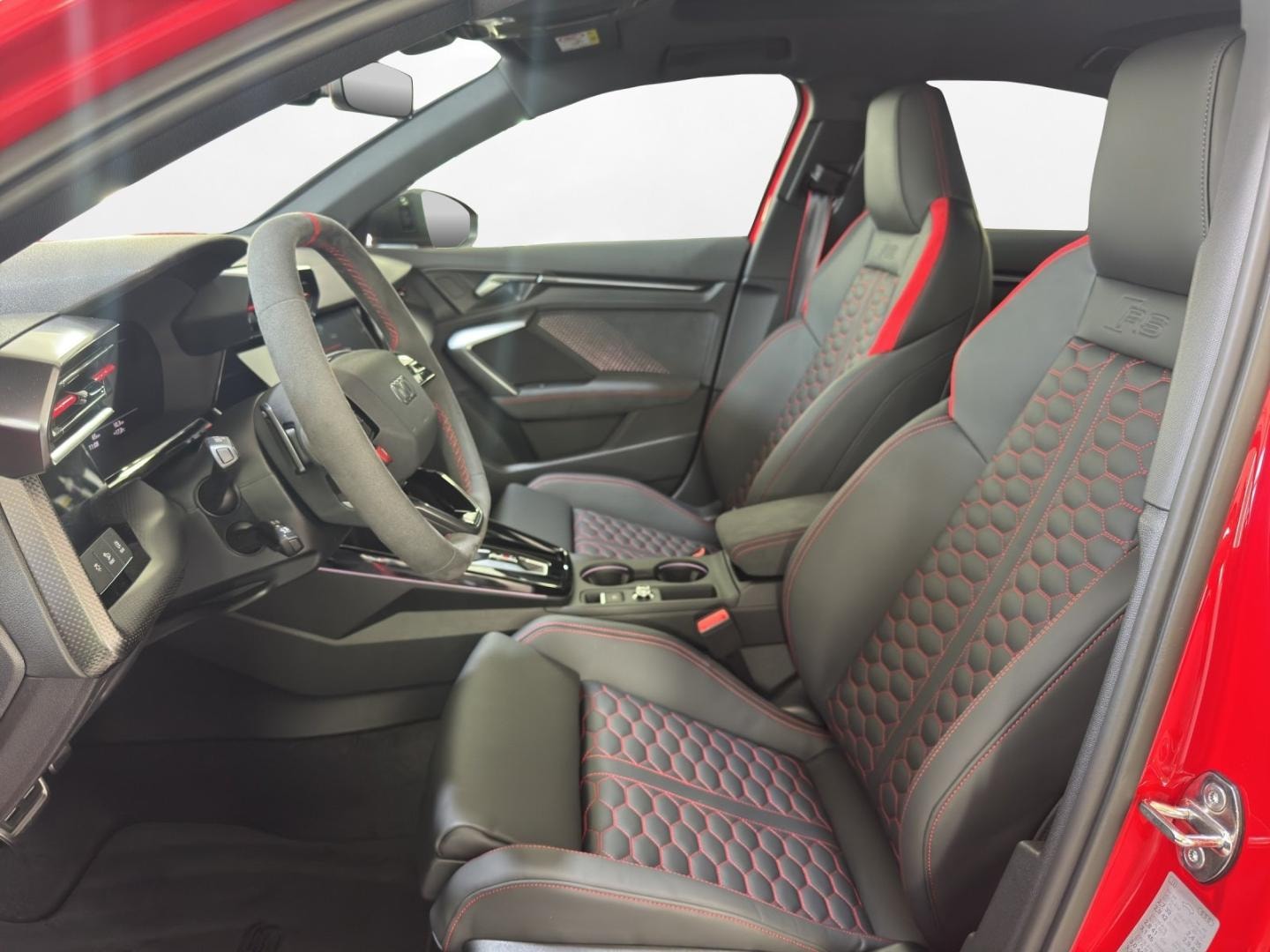 Bild über Audi RS 3 Limousine TFSI quattro 294 kW S tronic - für weitere Informationen kontaktieren Sie den Audi Partner