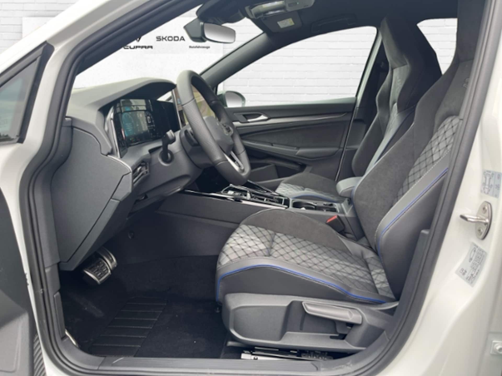 Volkswagen Golf R-Line