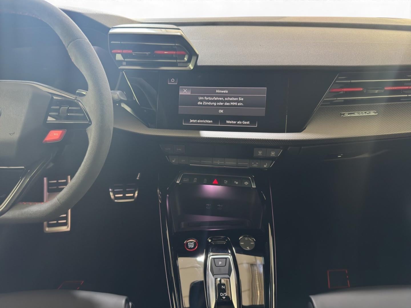 Bild über Audi RS 3 Limousine TFSI quattro 294 kW S tronic - für weitere Informationen kontaktieren Sie den Audi Partner